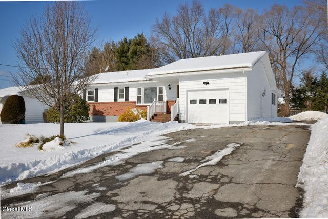 22 Verdi Boulevard, Colonie, NY 12110