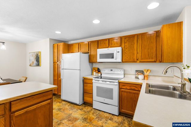 4830 Rebecca St NE, Salem, OR 97305
