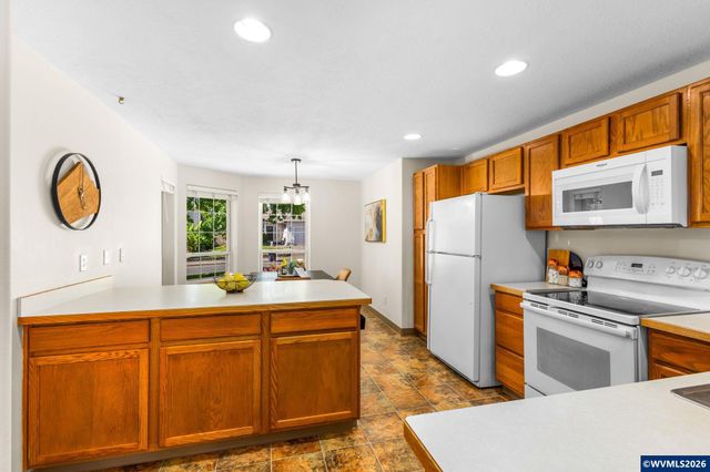 4830 Rebecca St NE, Salem, OR 97305