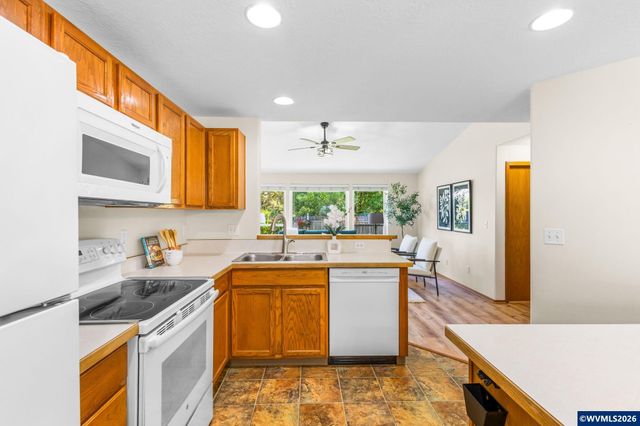 4830 Rebecca St NE, Salem, OR 97305