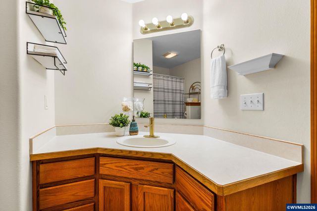 4830 Rebecca St NE, Salem, OR 97305