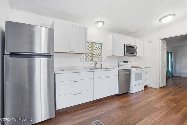 7616 PLUMWOOD Drive, Jacksonville, FL 32256