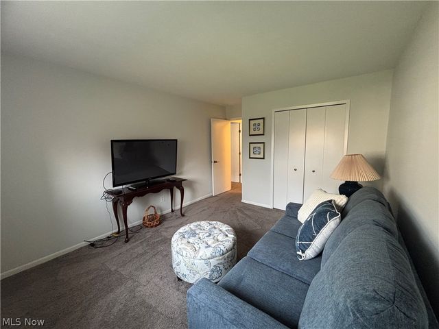 2112 Acacia Park Drive 312, Lyndhurst, OH 44124