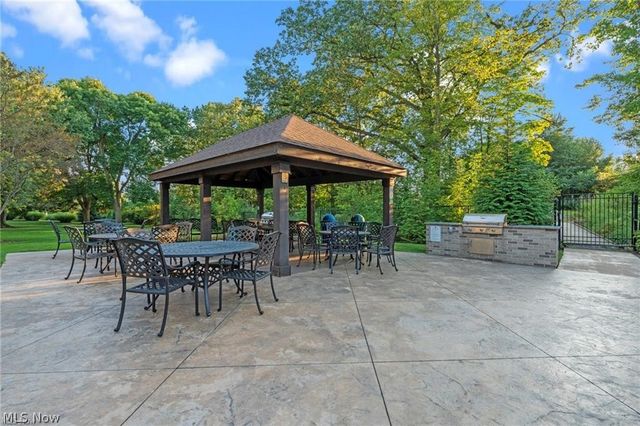 2112 Acacia Park Drive 312, Lyndhurst, OH 44124