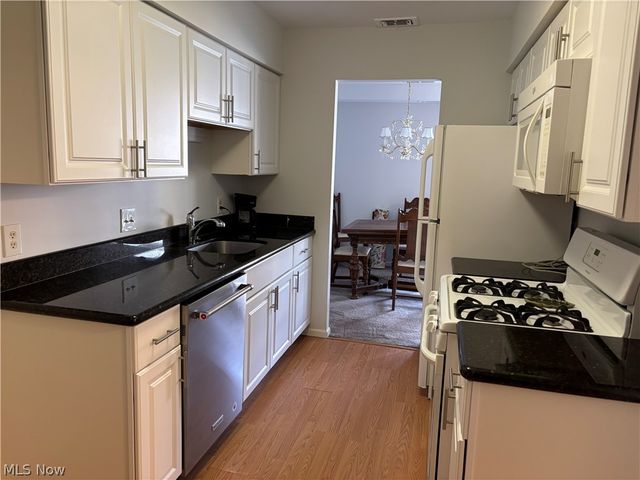 2112 Acacia Park Drive 312, Lyndhurst, OH 44124