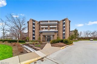 2112 Acacia Park Drive 312, Lyndhurst, OH 44124