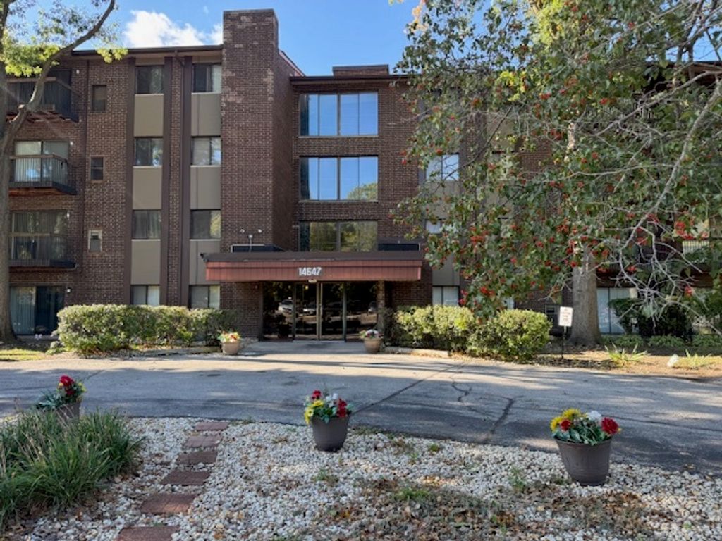 14647 Greenwood Road 312, Dolton, IL 60419