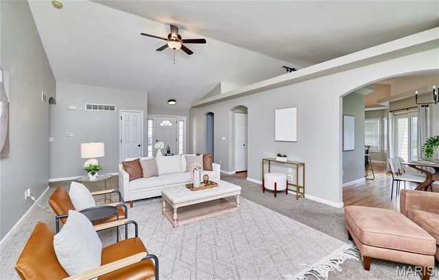 28 Jacobs Court W, St Peters, MO 63376