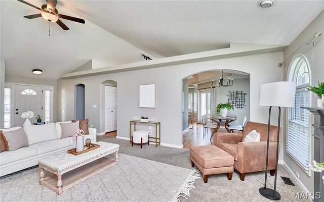 28 Jacobs Court W, St Peters, MO 63376