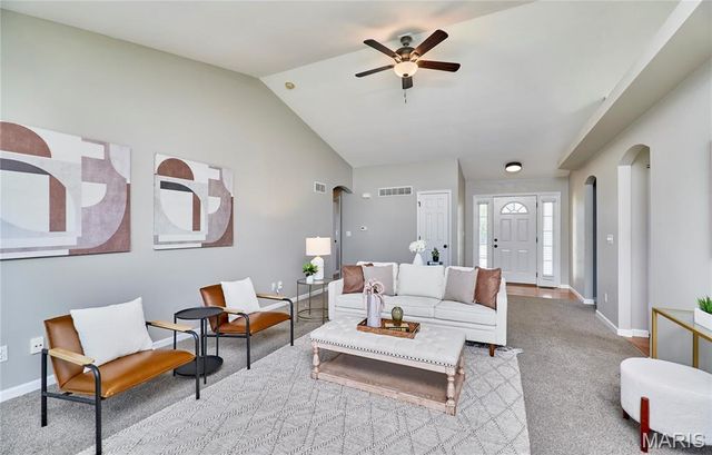 28 Jacobs Court W, St Peters, MO 63376