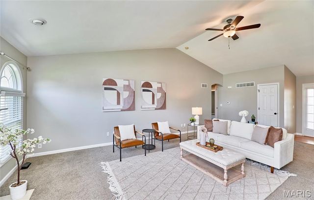 28 Jacobs Court W, St Peters, MO 63376