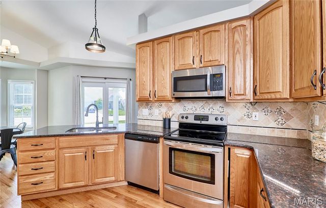 28 Jacobs Court W, St Peters, MO 63376