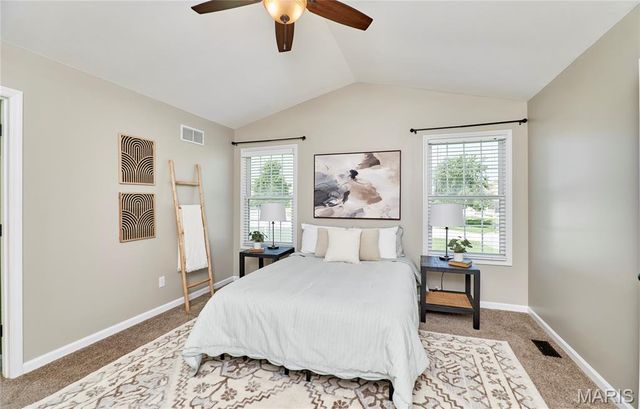 28 Jacobs Court W, St Peters, MO 63376