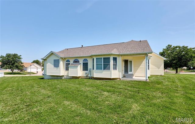 28 Jacobs Court W, St Peters, MO 63376