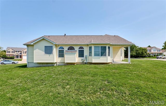 28 Jacobs Court W, St Peters, MO 63376
