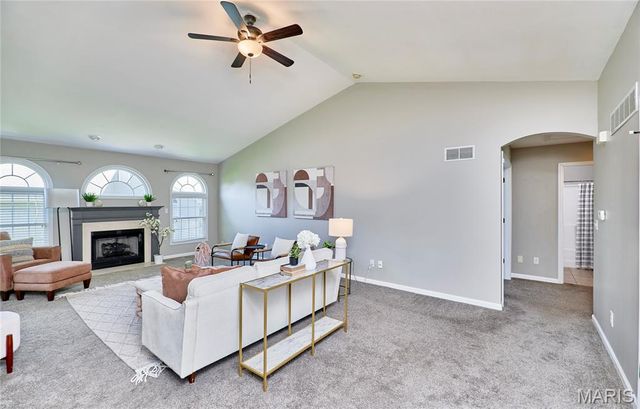 28 Jacobs Court W, St Peters, MO 63376
