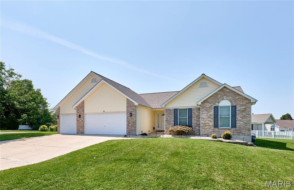 28 Jacobs Court W, St Peters, MO 63376