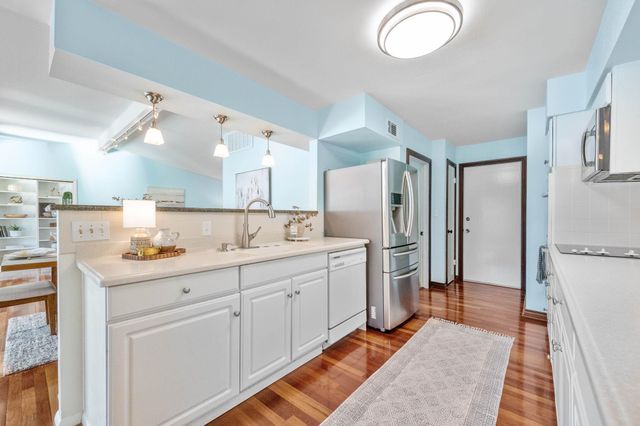 262 S Bonnie Brae St, Wichita, KS 67207