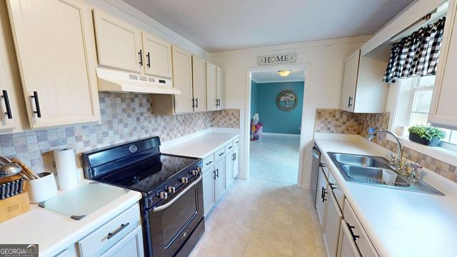 2124 Broad Street, Statham, GA 30666