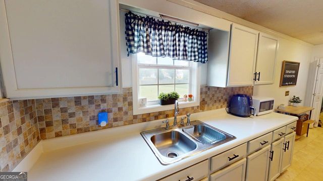2124 Broad Street, Statham, GA 30666