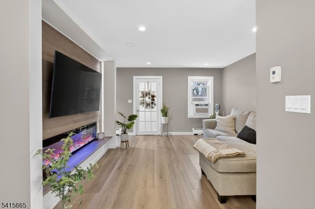 652 Harvard St, New Milford Boro, NJ 07646