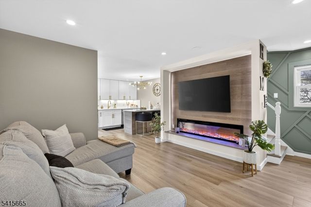 652 Harvard St, New Milford Boro, NJ 07646