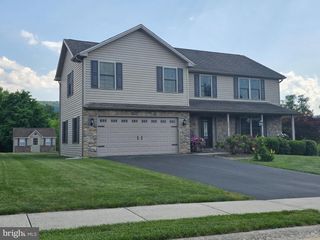 200 WESTGATE DR, Mount Holly Springs, PA 17065