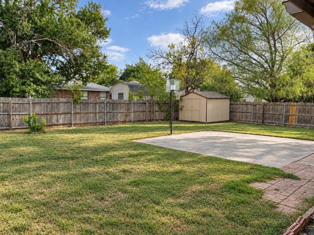 2704 Ridge Road N, Fort Worth, TX 76133