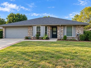 2704 Ridge Road N, Fort Worth, TX 76133