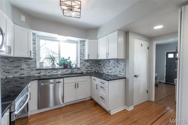 9513 Sappington Road, St Louis, MO 63126