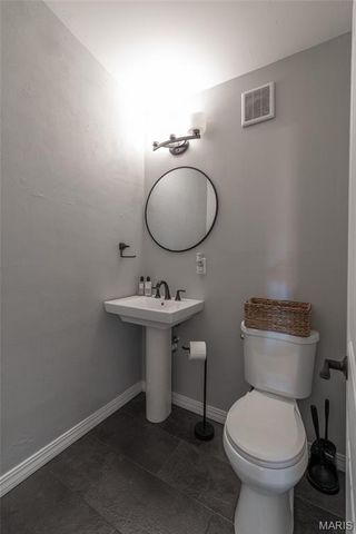 9513 Sappington Road, St Louis, MO 63126