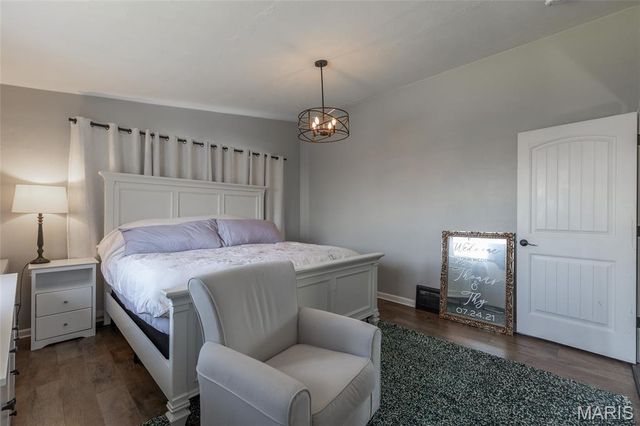 9513 Sappington Road, St Louis, MO 63126