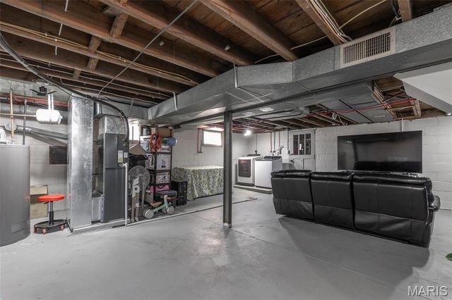 9513 Sappington Road, St Louis, MO 63126