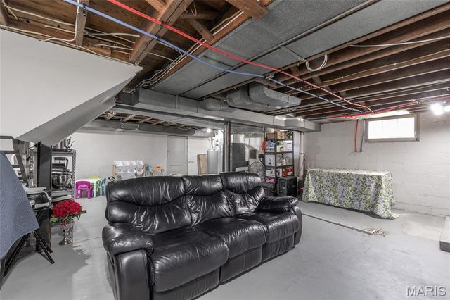 9513 Sappington Road, St Louis, MO 63126