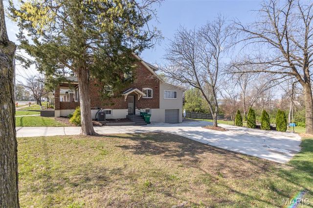 9513 Sappington Road, St Louis, MO 63126