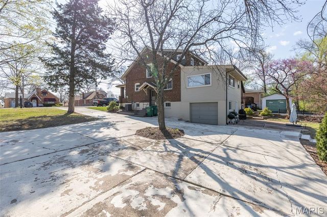 9513 Sappington Road, St Louis, MO 63126