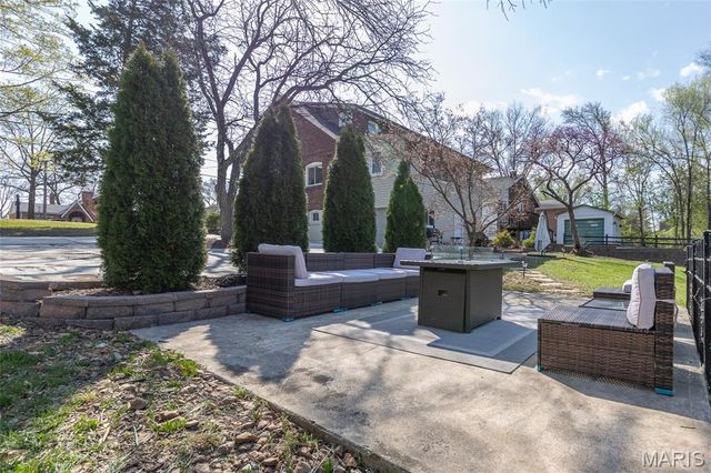 9513 Sappington Road, St Louis, MO 63126