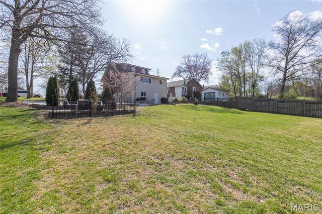 9513 Sappington Road, St Louis, MO 63126