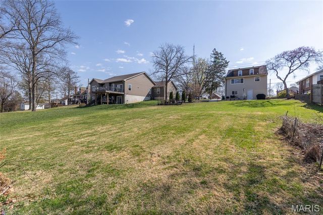 9513 Sappington Road, St Louis, MO 63126