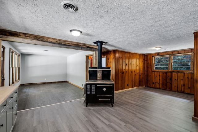 5940 Hassells Creek Ln, Lyles, TN 37098