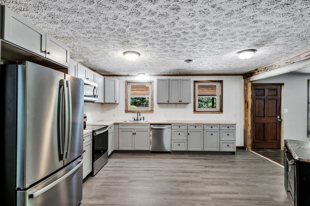 5940 Hassells Creek Ln, Lyles, TN 37098