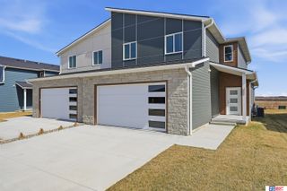 300 N 105th Street, Lincoln, NE 68527