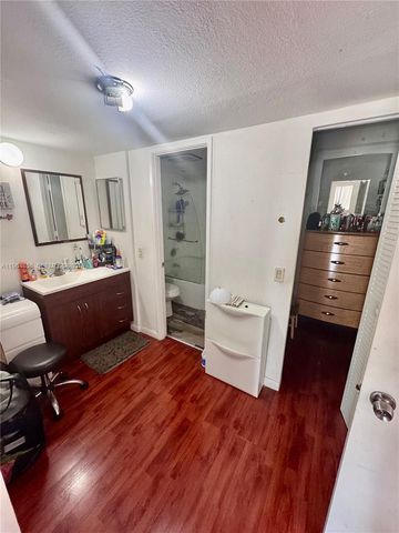 3731 N Country Club Dr 229, Aventura, FL 33180