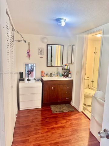 3731 N Country Club Dr 229, Aventura, FL 33180