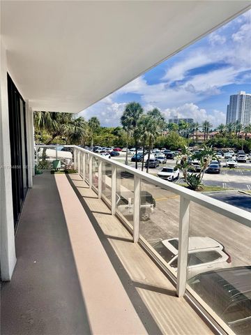 3731 N Country Club Dr 229, Aventura, FL 33180