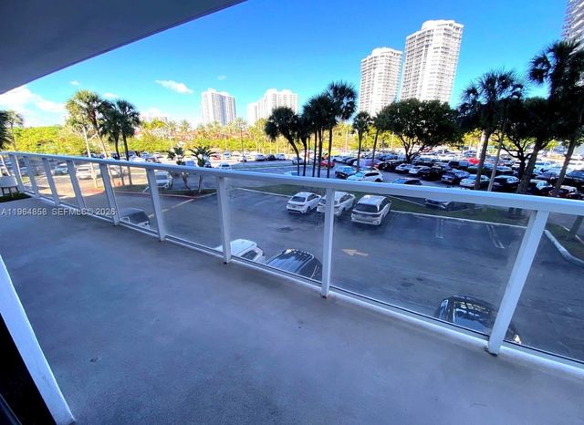 3731 N Country Club Dr 229, Aventura, FL 33180