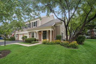 1935 N Charter Point Drive, Arlington Heights, IL 60004