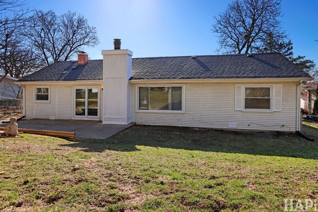 810 N Oakwood Drive, Mchenry, IL 60050