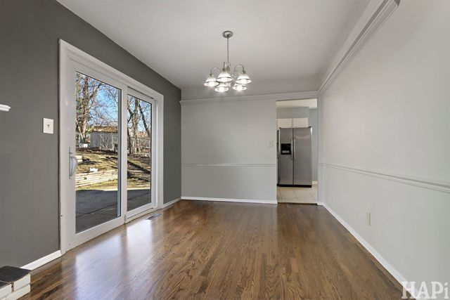 810 N Oakwood Drive, Mchenry, IL 60050