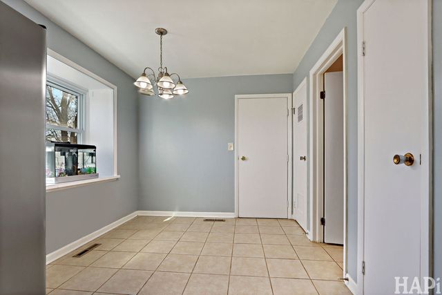 810 N Oakwood Drive, Mchenry, IL 60050